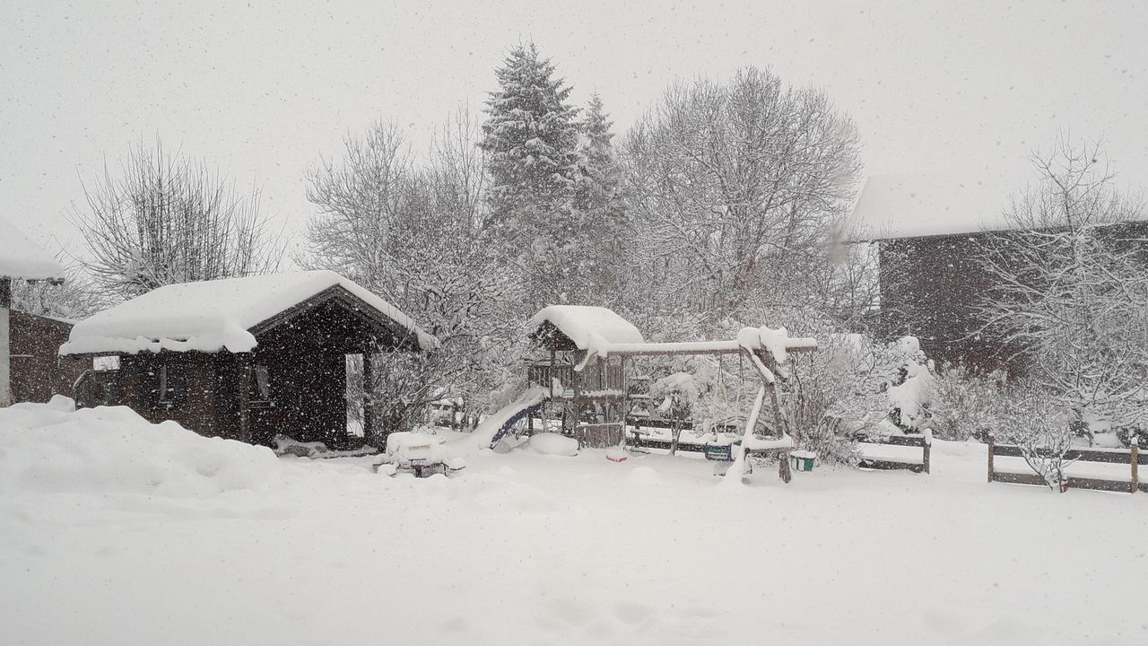 es schneit und schneit... es schneit und schneit...